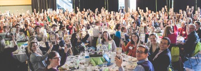 LUN15_Allguestsraisinggivingcard